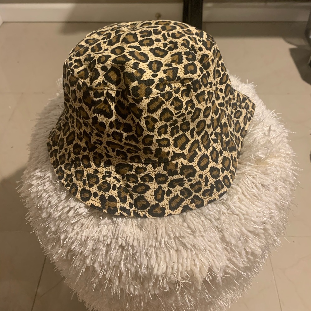 Reversible bucket hat
